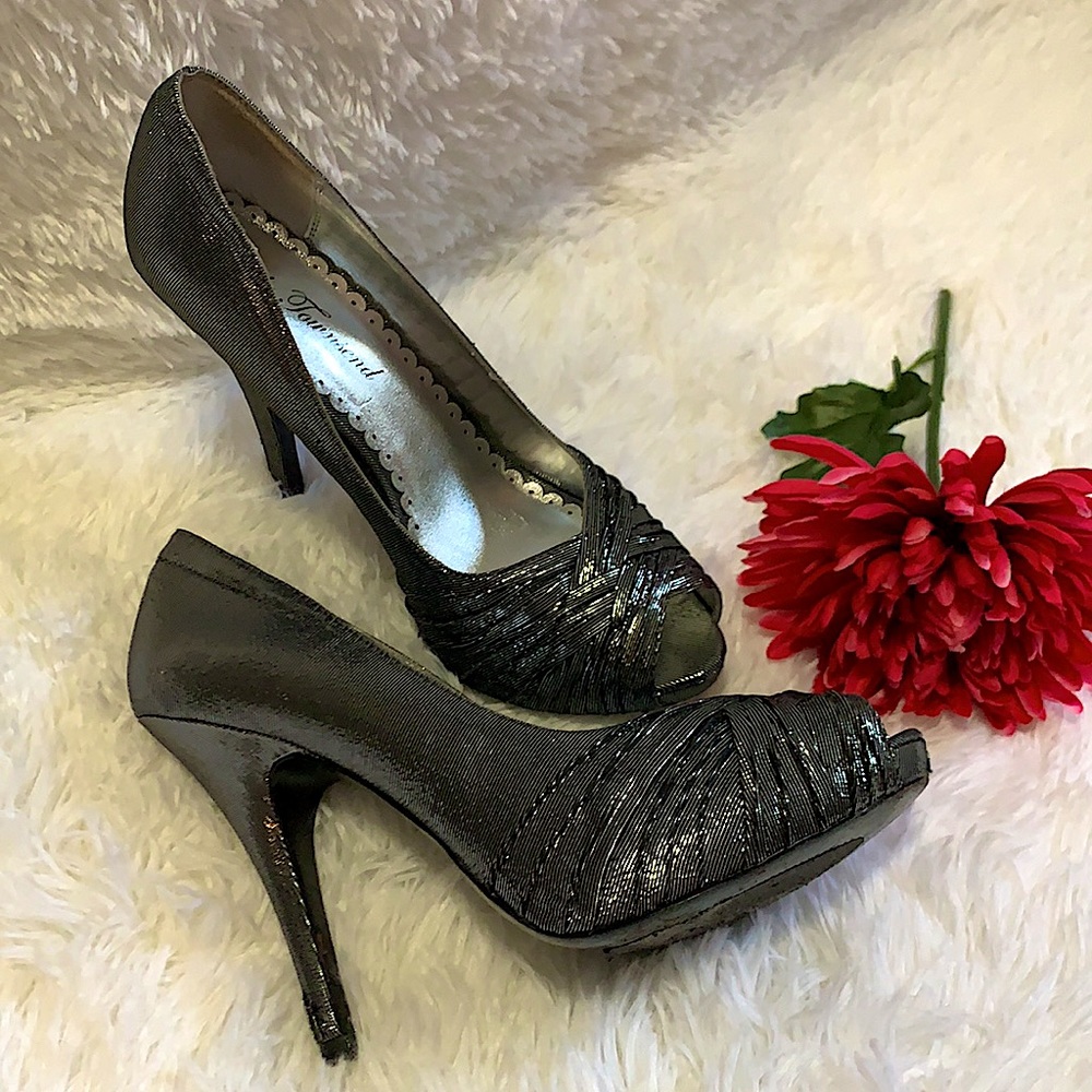 Lulu Townsend Silver Metallic Peep-Toe Heels
